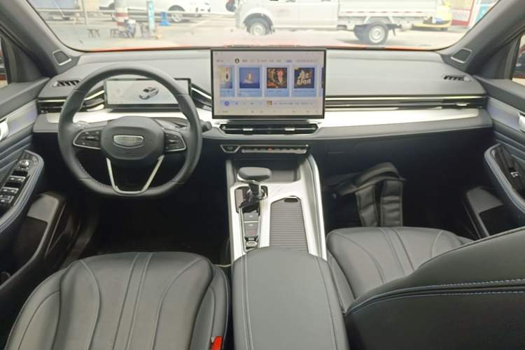 Used Geely Auto Preface 2025 Dongfang Yao 1.5TD Kunlun Edition Center Console