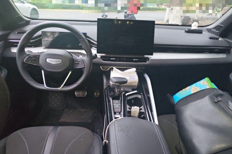 Used Geely Auto Preface 2025 Dongfang Yao 2.0TD Lanxing Edition Center Console