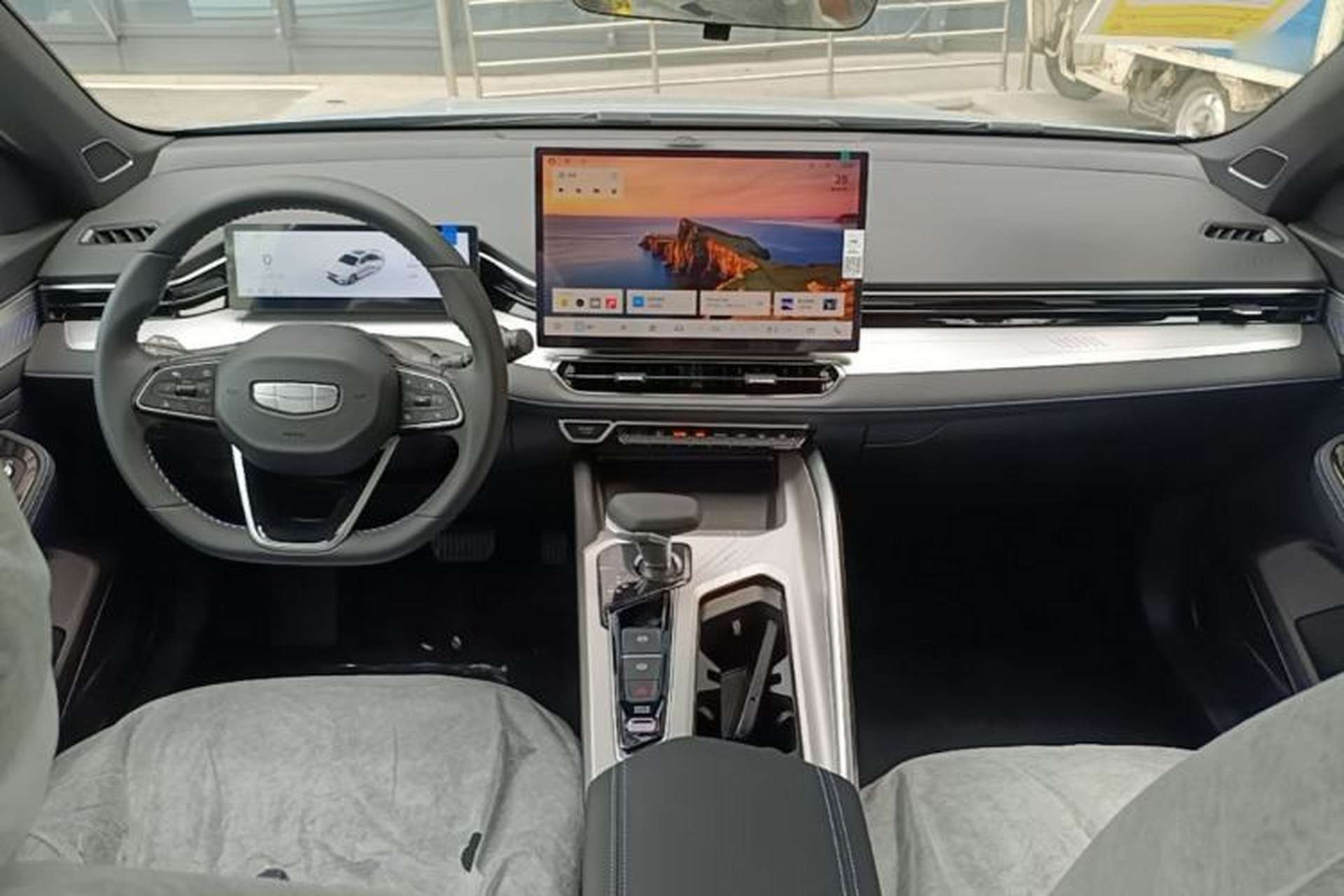 Used Geely Auto Preface 2025 Dongfang Yao 1.5TD Fuyao Edition Center Console
