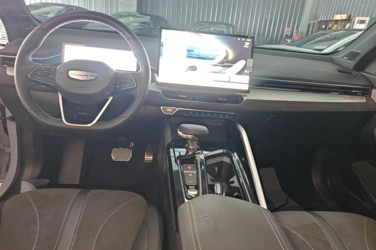 Used Geely Auto Preface 2025 Dongfang Yao 2.0TD Lanxing Edition Center Console