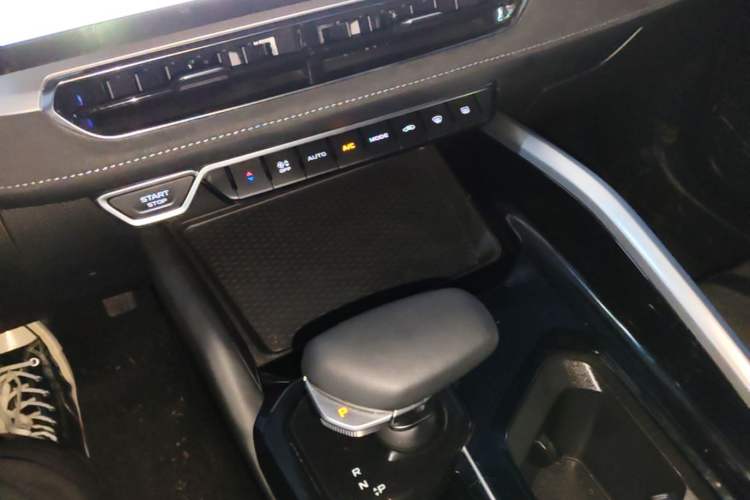 Used Geely Auto Preface 2025 Dongfang Yao 2.0TD Jin Chao Edition Gear Lever