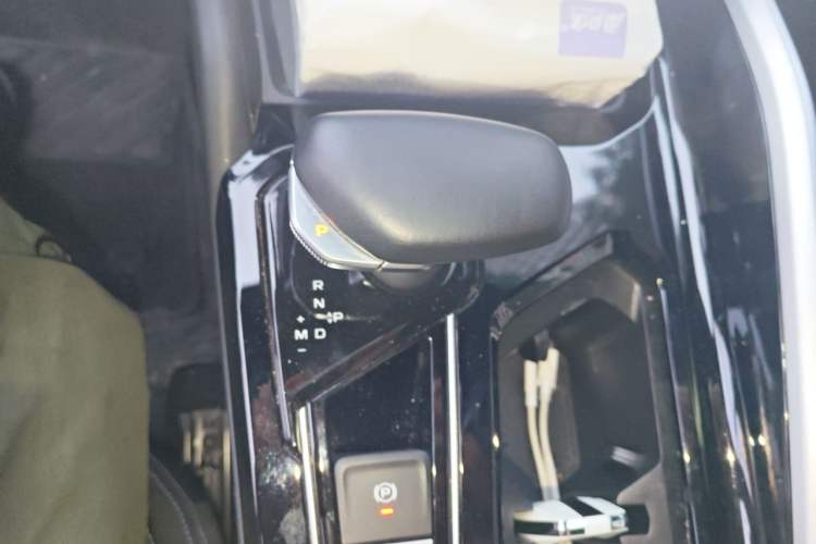 Used Geely Auto Preface 2025 Dongfang Yao 2.0TD Lanxing Edition Gear Lever
