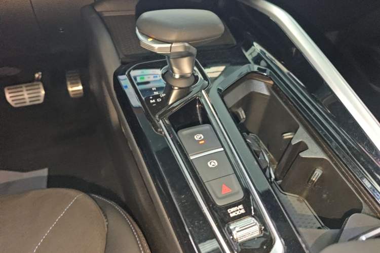 Used Geely Auto Preface 2025 Dongfang Yao 2.0TD Lanxing Edition Gear Lever