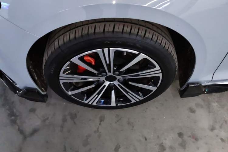 Used Geely Auto Preface 2025 Dongfang Yao 2.0TD Jin Chao Edition Left Front Wheel Hub