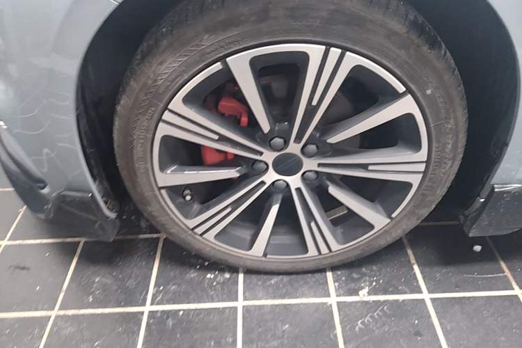Used Geely Auto Preface 2025 Dongfang Yao 1.5TD Kunlun Edition Left Front Wheel Hub