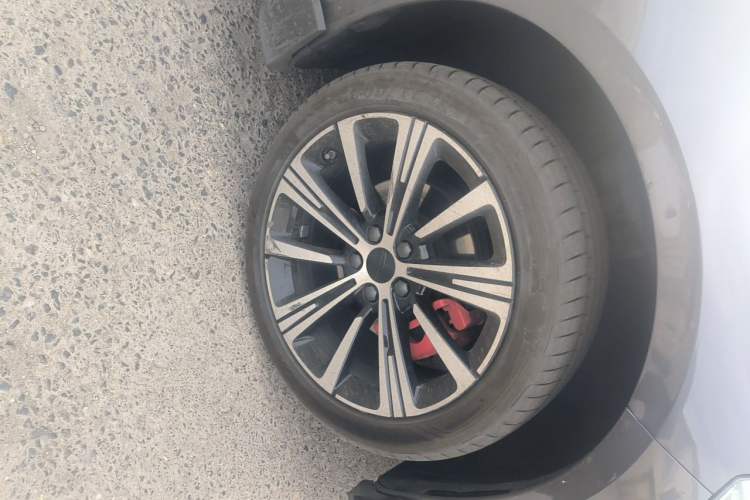 Used Geely Auto Preface 2025 Dongfang Yao 2.0TD Moonlight Edition Right Front Wheel Hub
