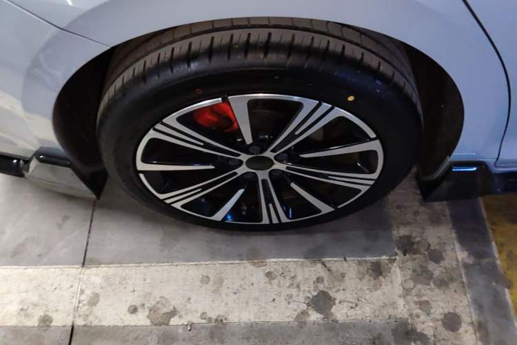 Used Geely Auto Preface 2025 Dongfang Yao 2.0TD Jin Chao Edition Right Rear Wheel Hub