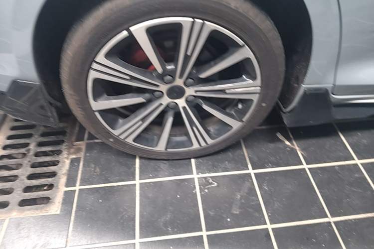 Used Geely Auto Preface 2025 Dongfang Yao 1.5TD Kunlun Edition Right Rear Wheel Hub