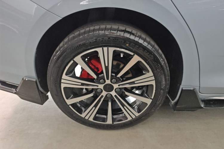 Used Geely Auto Preface 2025 Dongfang Yao 2.0TD Lanxing Edition Right Rear Wheel Hub