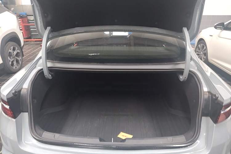 Used Geely Auto Preface 2025 Dongfang Yao 1.5TD Kunlun Edition Trunk