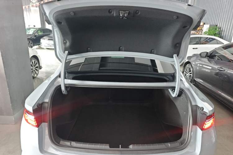 Used Geely Auto Preface 2025 Dongfang Yao 2.0TD Lanxing Edition Trunk