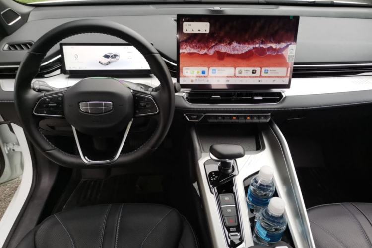 Used Geely Auto Preface 2025 Dongfang Yao 1.5TD Kunlun Edition Center Console