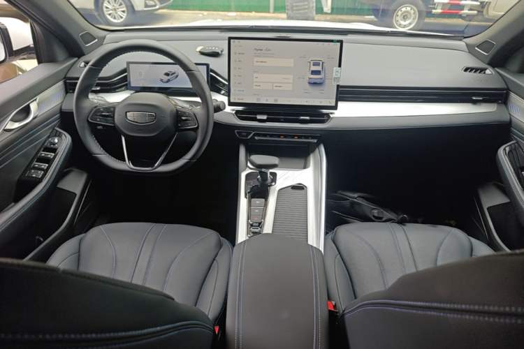 Used Geely Auto Preface 2025 Dongfang Yao 1.5TD Fuyao Edition Center Console