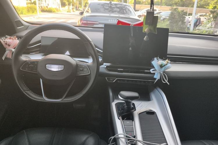 Used Geely Auto Preface 2025 Dongfang Yao 1.5TD Kunlun Edition Center Console