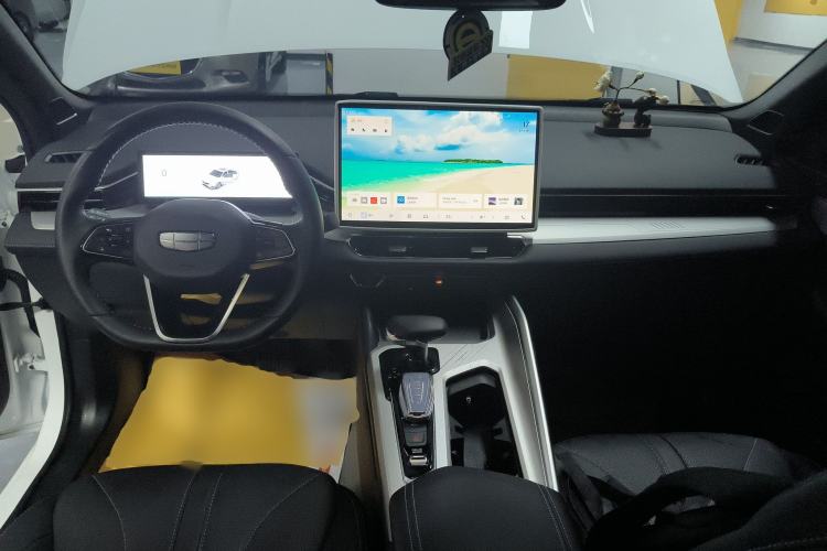 Used Geely Auto Preface 2025 Dongfang Yao 1.5TD Fuyao Edition Center Console
