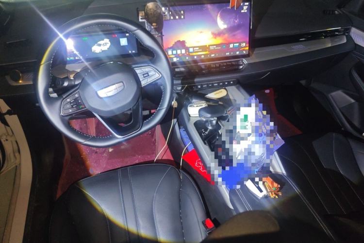 Used Geely Auto Preface 2025 Dongfang Yao 1.5TD Kunlun Edition Center Console