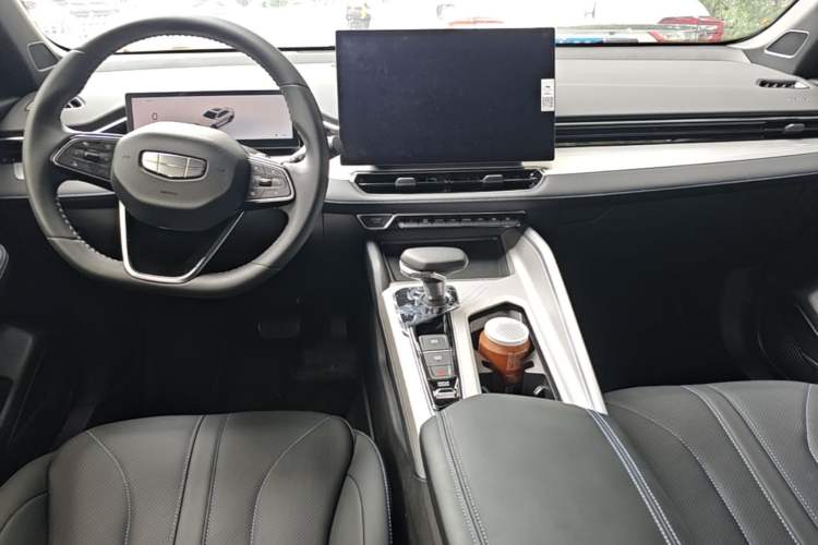 Used Geely Auto Preface 2025 Dongfang Yao 1.5TD Fuyao Edition Center Console