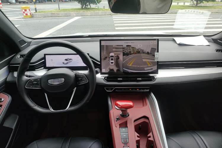 Used Geely Auto Preface 2025 Dongfang Yao 1.5TD Kunlun Edition Center Console