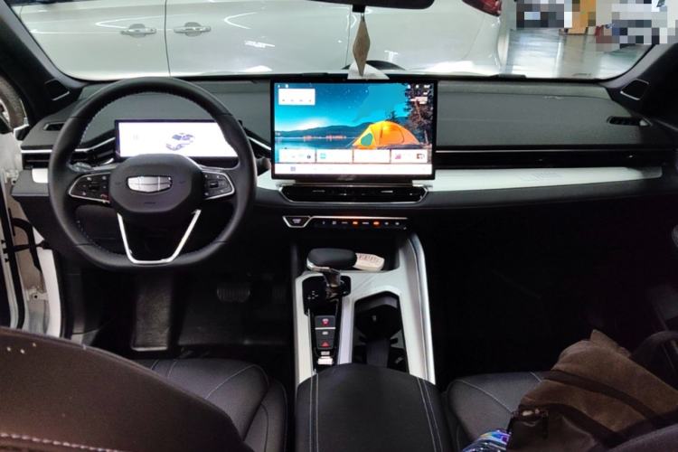 Used Geely Auto Preface 2025 Dongfang Yao 1.5TD Fuyao Edition Center Console