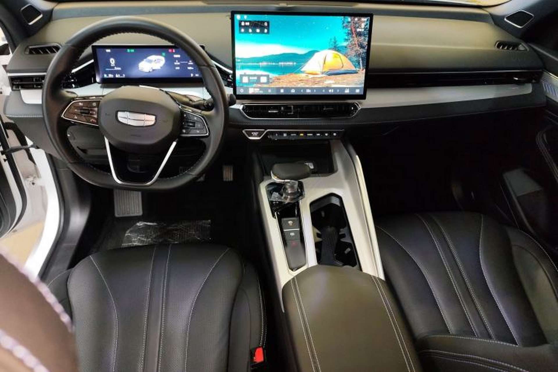 Used Geely Auto Preface 2025 Dongfang Yao 1.5TD Kunlun Edition Center Console