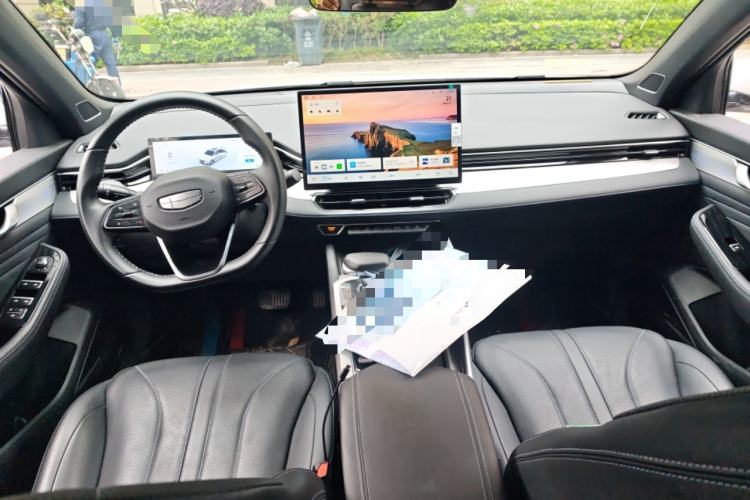 Used Geely Auto Preface 2025 Dongfang Yao 1.5TD Fuyao Edition Center Console