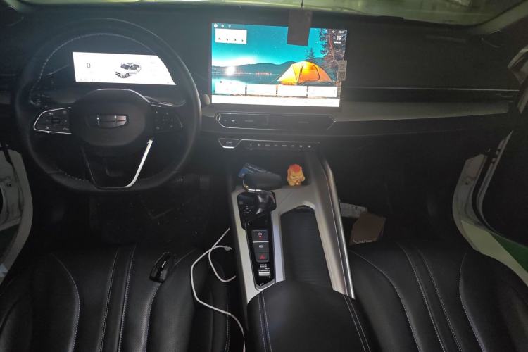 Used Geely Auto Preface 2025 Dongfang Yao 1.5TD Fuyao Edition Center Console
