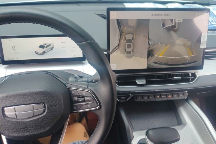 Used Geely Auto Preface 2025 Dongfang Yao 1.5TD Fuyao Edition Center Console