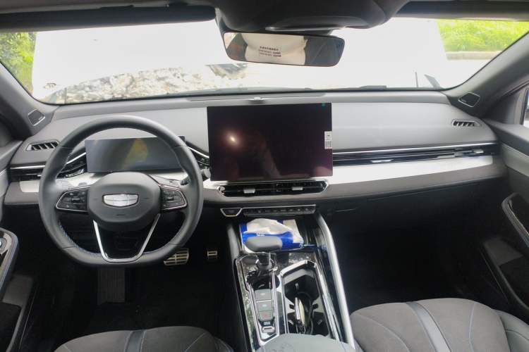 Used Geely Auto Preface 2025 Dongfang Yao 2.0TD Lanxing Edition Center Console
