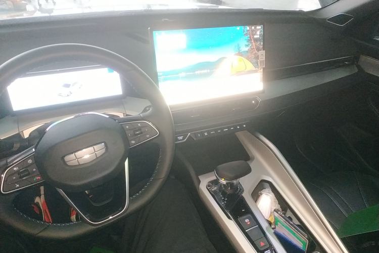 Used Geely Auto Preface 2025 Dongfang Yao 1.5TD Jinghong Edition+ Center Console