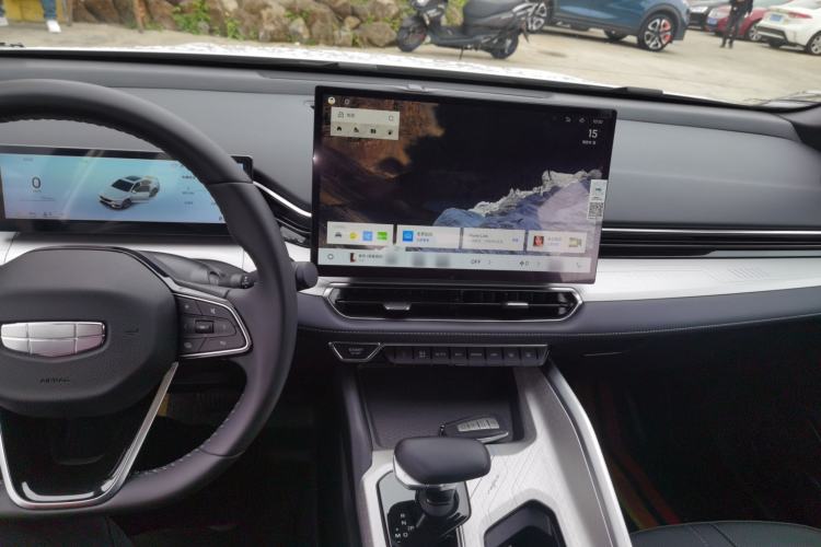 Used Geely Auto Preface 2025 Dongfang Yao 1.5TD Fuyao Edition Center Console