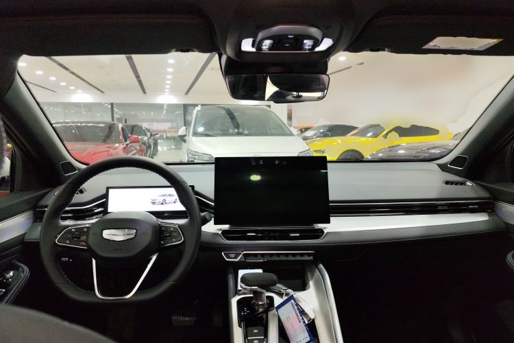 Used Geely Auto Preface 2025 Dongfang Yao 1.5TD Fuyao Edition Center Console