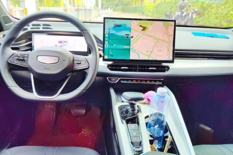 Used Geely Auto Preface 2025 Dongfang Yao 1.5TD Kunlun Edition Center Console