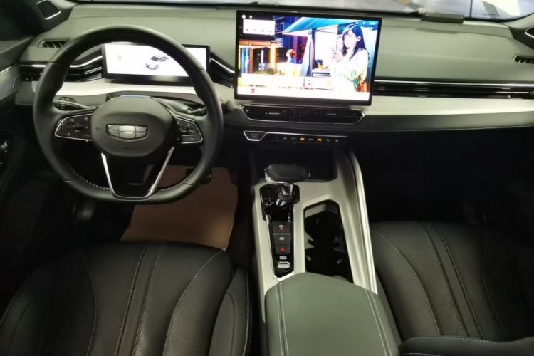 Used Geely Auto Preface 2025 Dongfang Yao 1.5TD Kunlun Edition Center Console