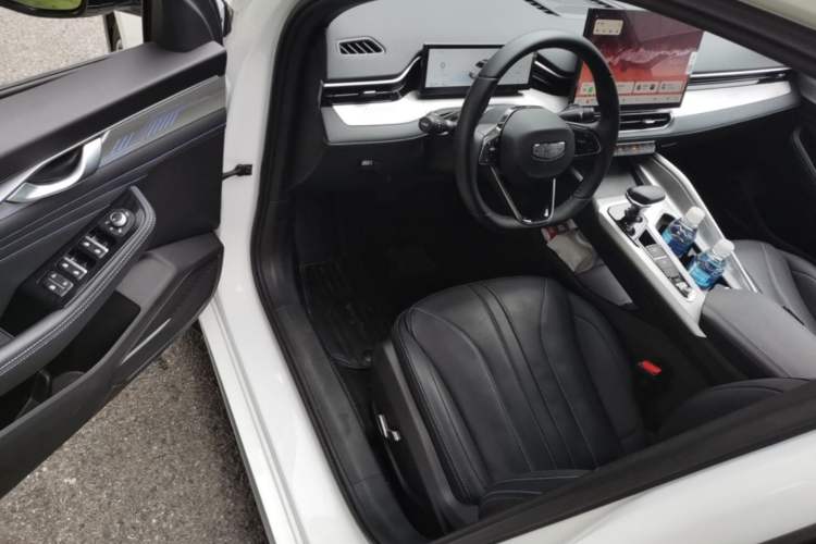 Used Geely Auto Preface 2025 Dongfang Yao 1.5TD Kunlun Edition Driver Seat
