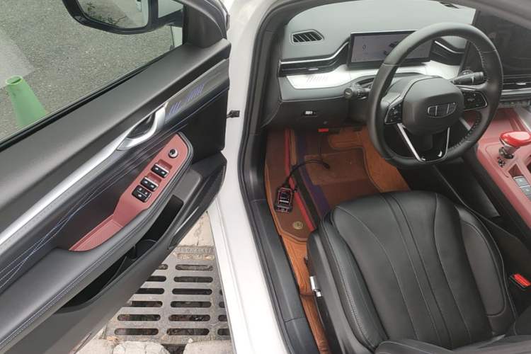 Used Geely Auto Preface 2025 Dongfang Yao 1.5TD Kunlun Edition Driver Seat