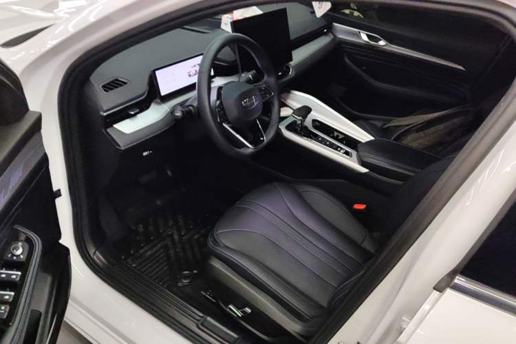 Used Geely Auto Preface 2025 Dongfang Yao 1.5TD Fuyao Edition Driver Seat