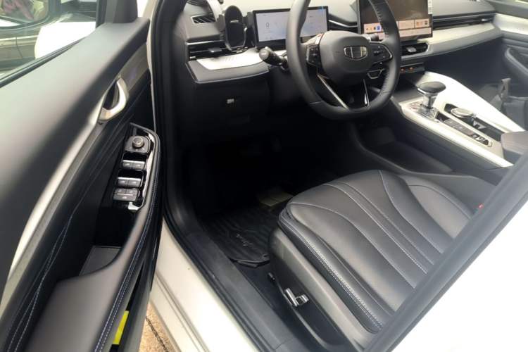 Used Geely Auto Preface 2025 Dongfang Yao 1.5TD Fuyao Edition Driver Seat