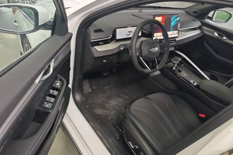 Used Geely Auto Preface 2025 Dongfang Yao 2.0TD Lanxing Edition Driver Seat