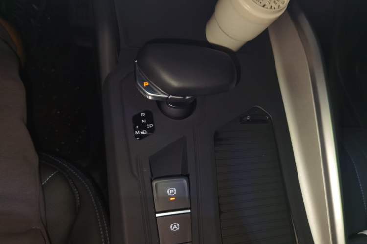 Used Geely Auto Preface 2025 Dongfang Yao 1.5TD Kunlun Edition Gear Lever
