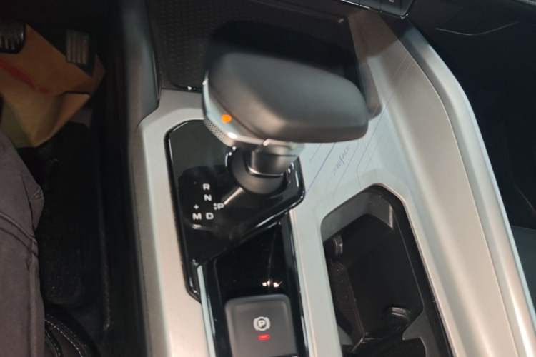 Used Geely Auto Preface 2025 Dongfang Yao 1.5TD Kunlun Edition Gear Lever