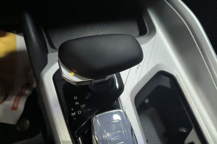 Used Geely Auto Preface 2025 Dongfang Yao 1.5TD Fuyao Edition Gear Lever