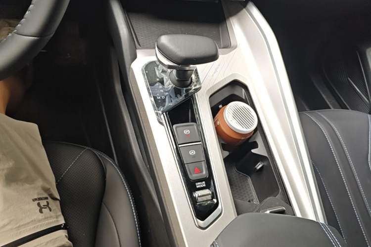 Used Geely Auto Preface 2025 Dongfang Yao 1.5TD Fuyao Edition Gear Lever