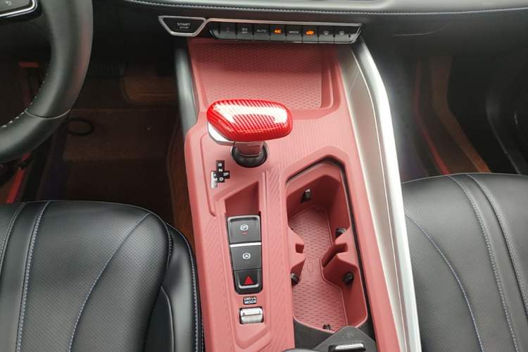 Used Geely Auto Preface 2025 Dongfang Yao 1.5TD Kunlun Edition Gear Lever