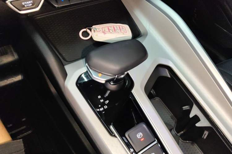 Used Geely Auto Preface 2025 Dongfang Yao 1.5TD Fuyao Edition Gear Lever
