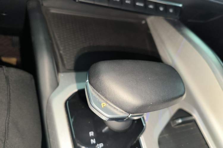 Used Geely Auto Preface 2025 Dongfang Yao 1.5TD Kunlun Edition Gear Lever