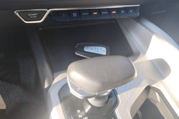 Used Geely Auto Preface 2025 Dongfang Yao 1.5TD Fuyao Edition Gear Lever