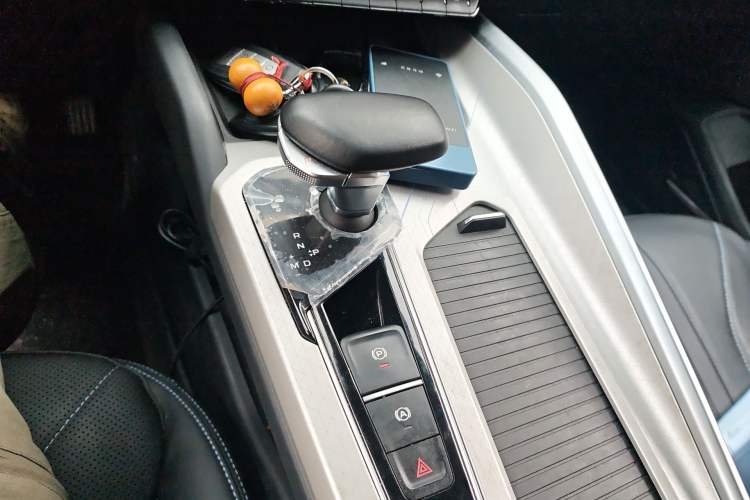 Used Geely Auto Preface 2025 Dongfang Yao 1.5TD Fuyao Edition Gear Lever