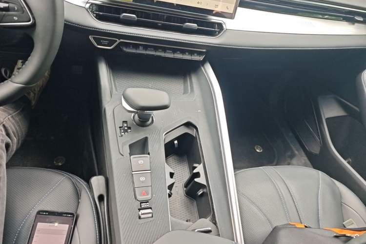 Used Geely Auto Preface 2025 Dongfang Yao 1.5TD Fuyao Edition Gear Lever