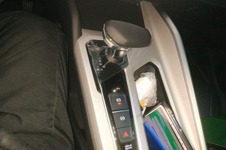 Used Geely Auto Preface 2025 Dongfang Yao 1.5TD Jinghong Edition+ Gear Lever