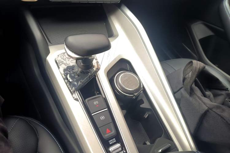 Used Geely Auto Preface 2025 Dongfang Yao 1.5TD Fuyao Edition Gear Lever